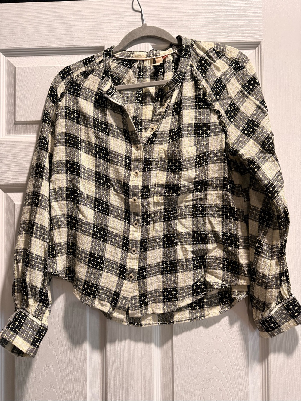 Pilcro Black and White Plaid Button-Down Shirt medium